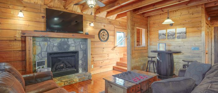 An Amazing Time Cabin - Pigeon Forge - Family Room