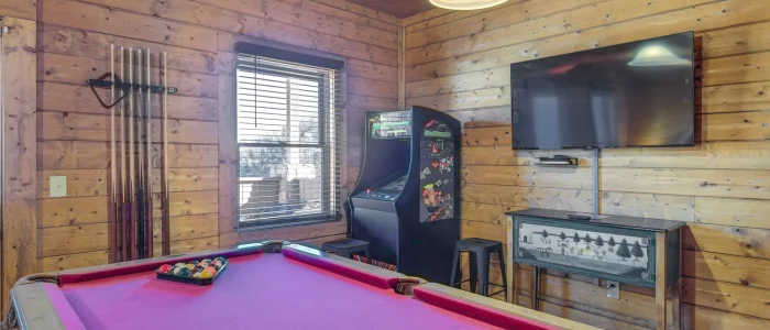 An Amazing Time Cabin - Pigeon Forge - Game Pool Room
